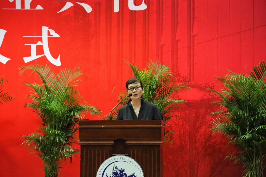 教师代表北京市教学名师许飞琼教授发言