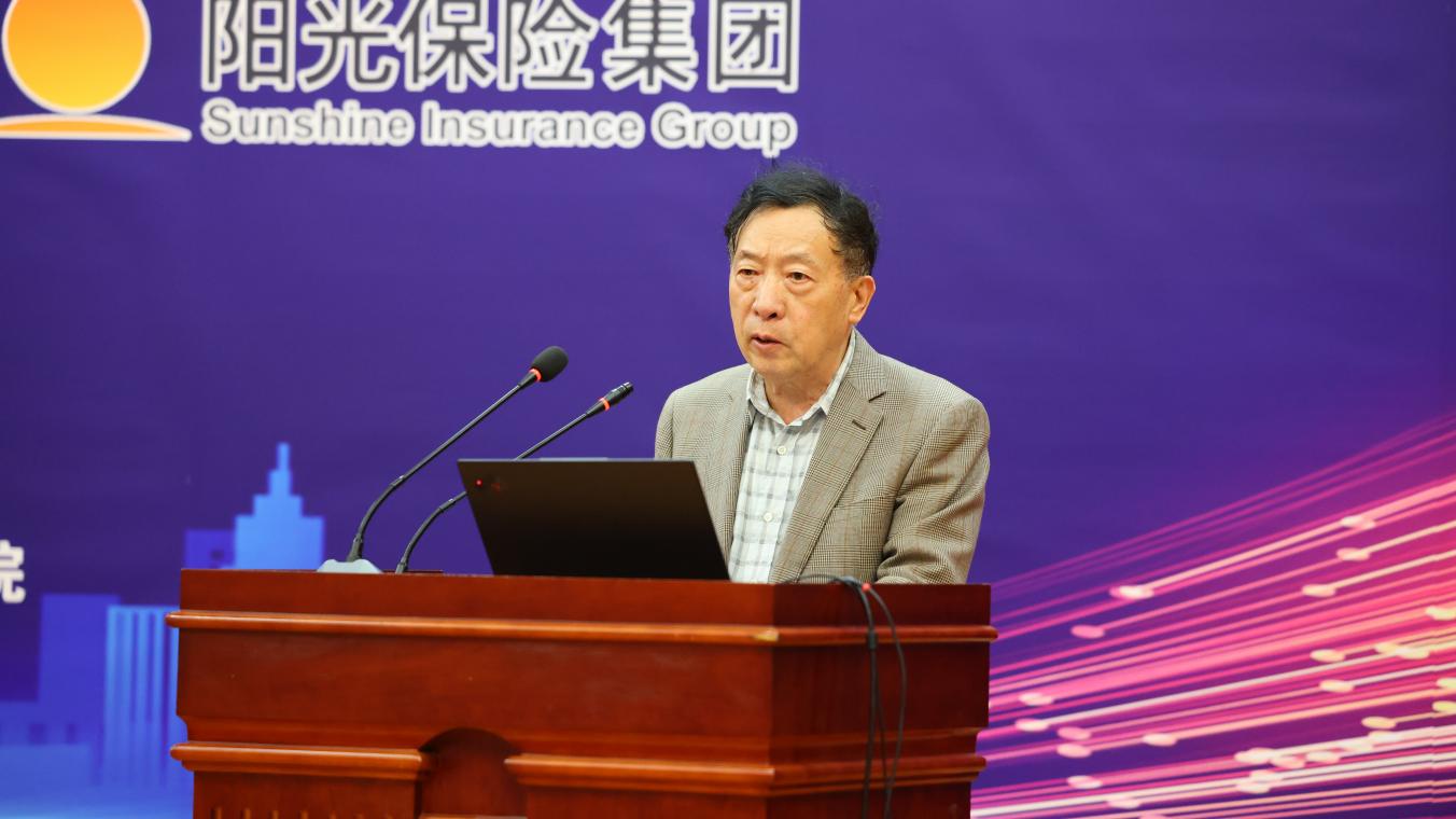 图4:中国保监会原副主席魏迎宁先生致辞