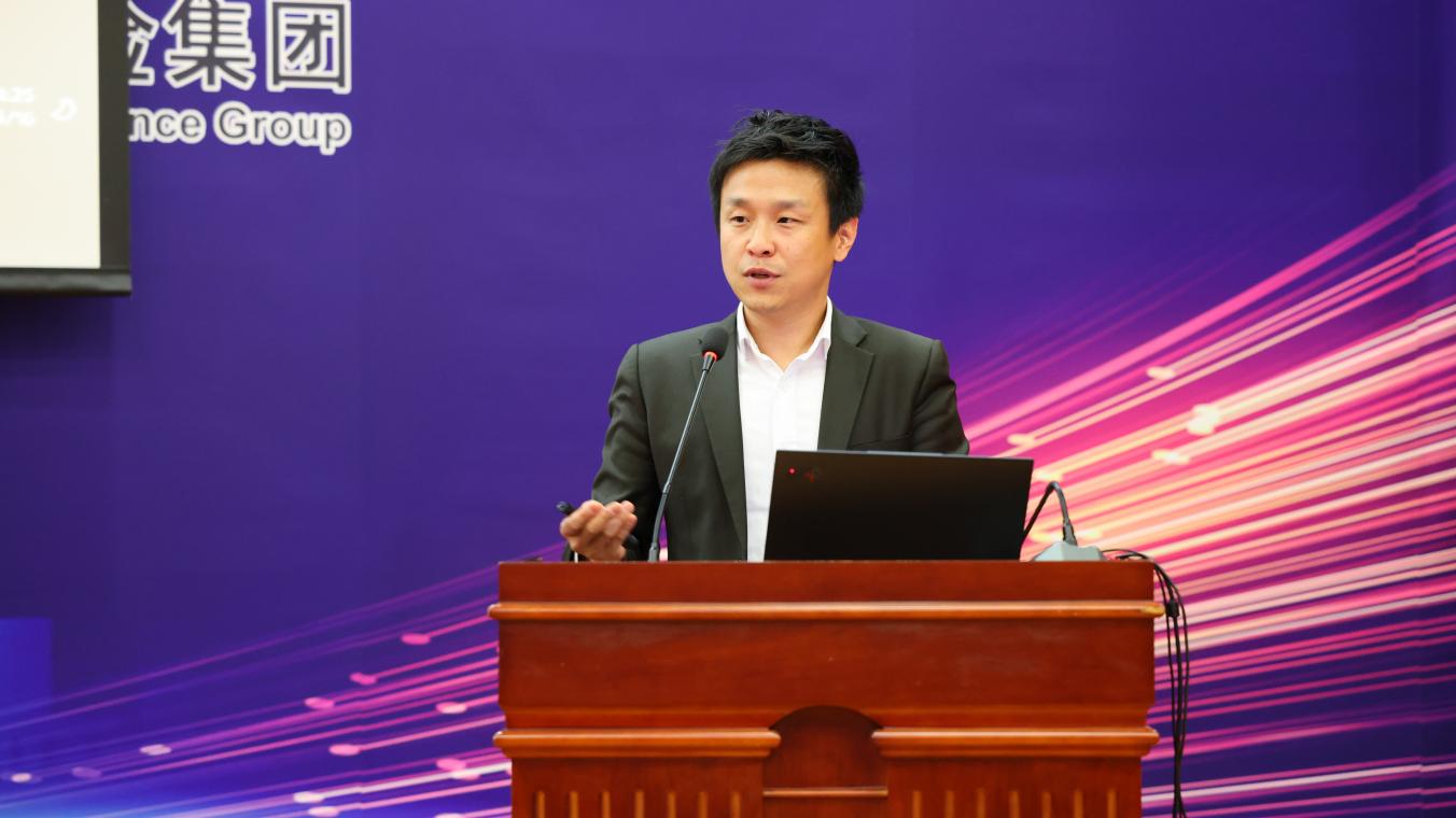 图9:英国精算师协会大中华区区域经理孙健先生发言